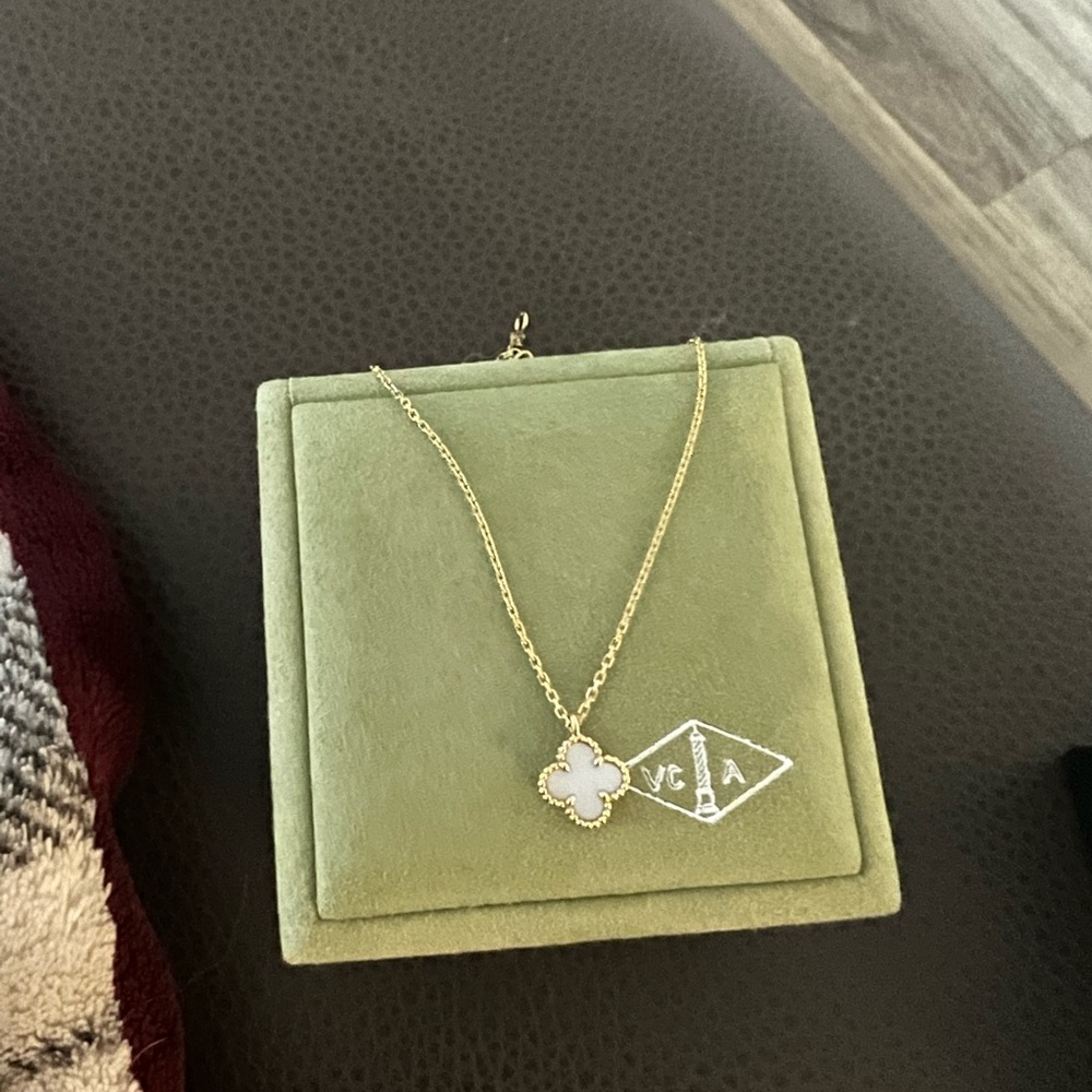 Sweet Alhambra pendant
